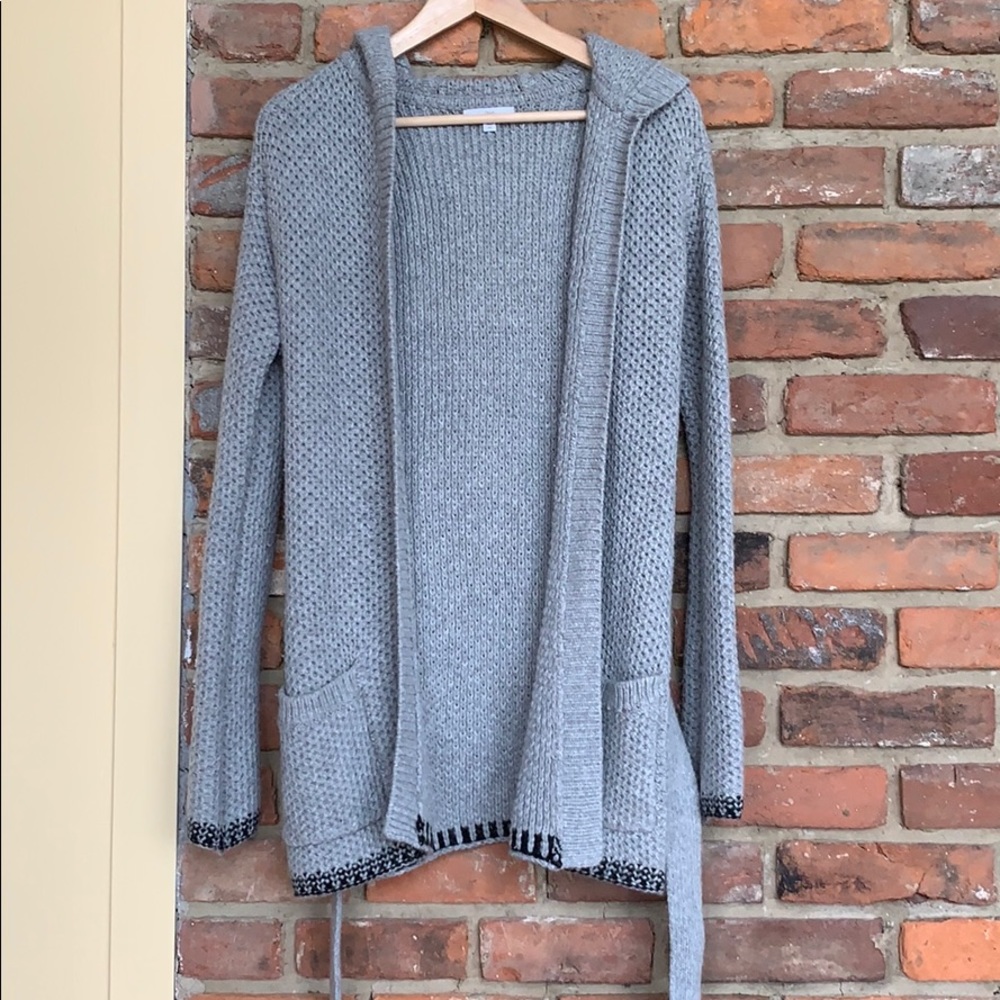 Gap sweater